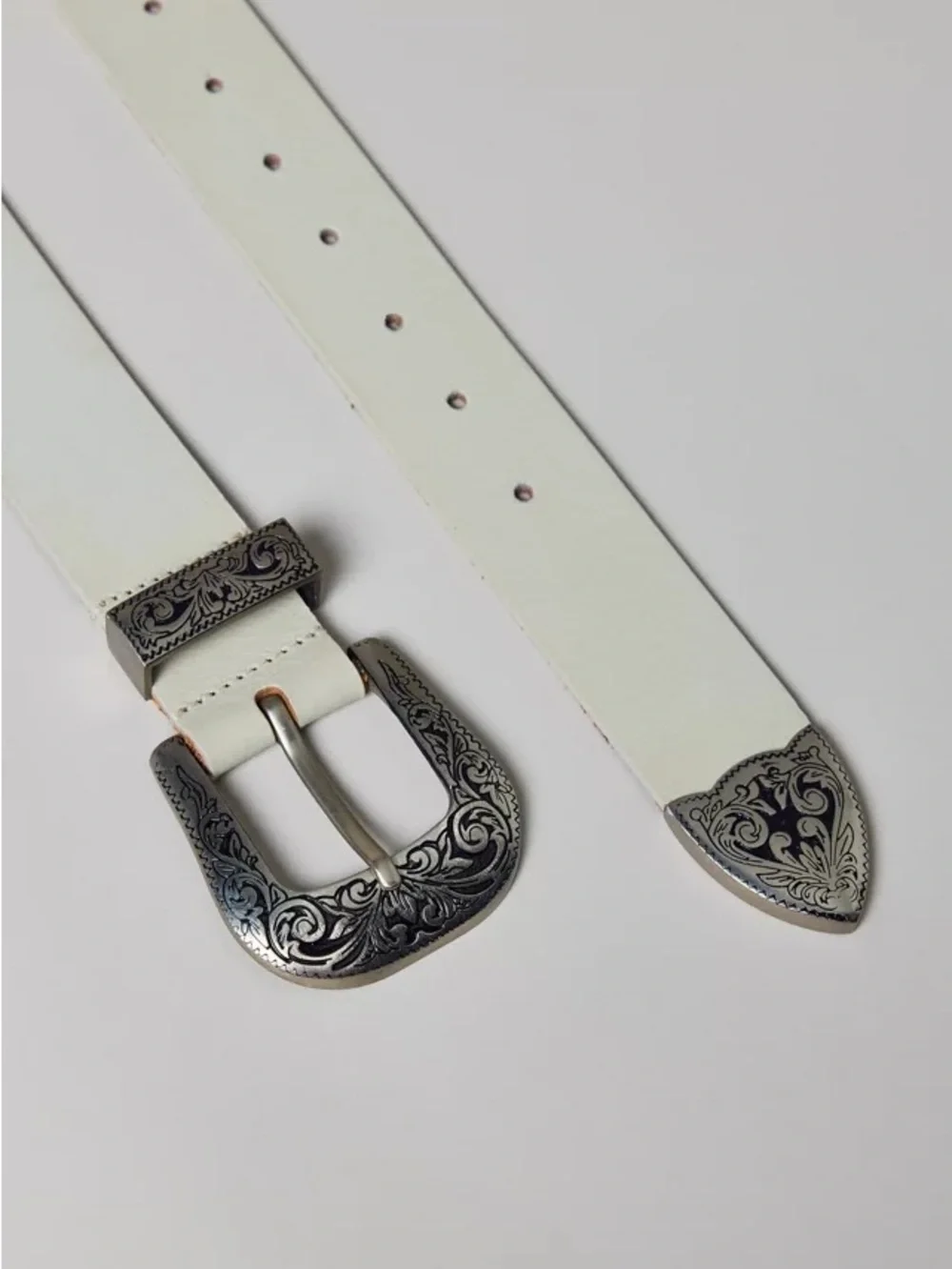 White Women's Western-Style 100% Leather Belt with Engraved Silver Buckle - BDG